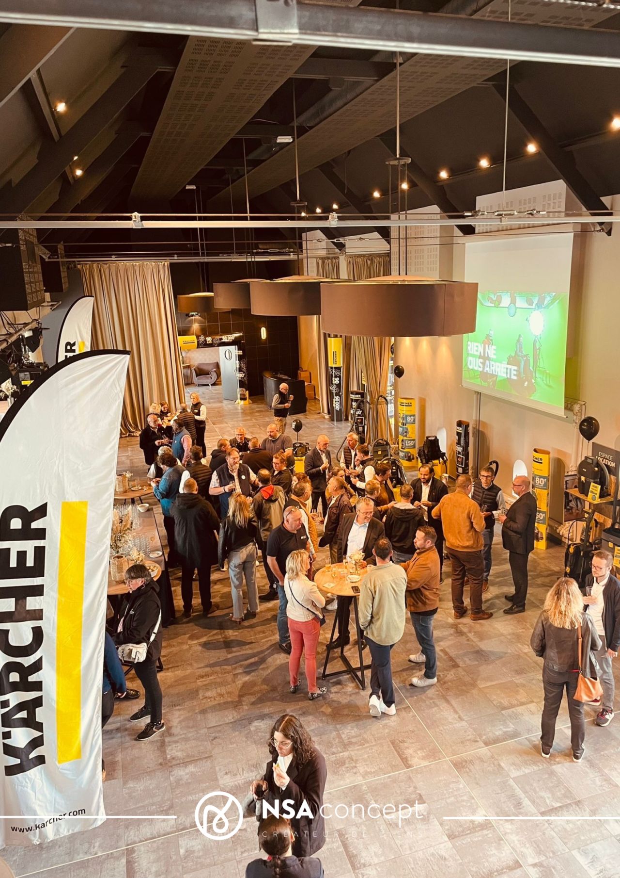 Vue d’ensemble du roadshow Kärcher 90 ans avec invités, stands et démonstrations produits