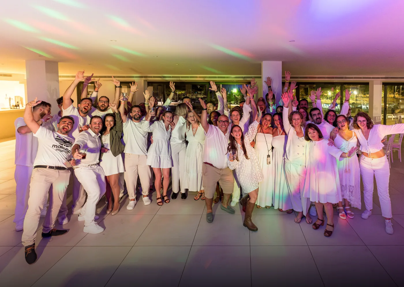 White party Séminaire d’entreprise à Majorque réunissant plus de 100 collaborateurs lors d’une soirée White Party