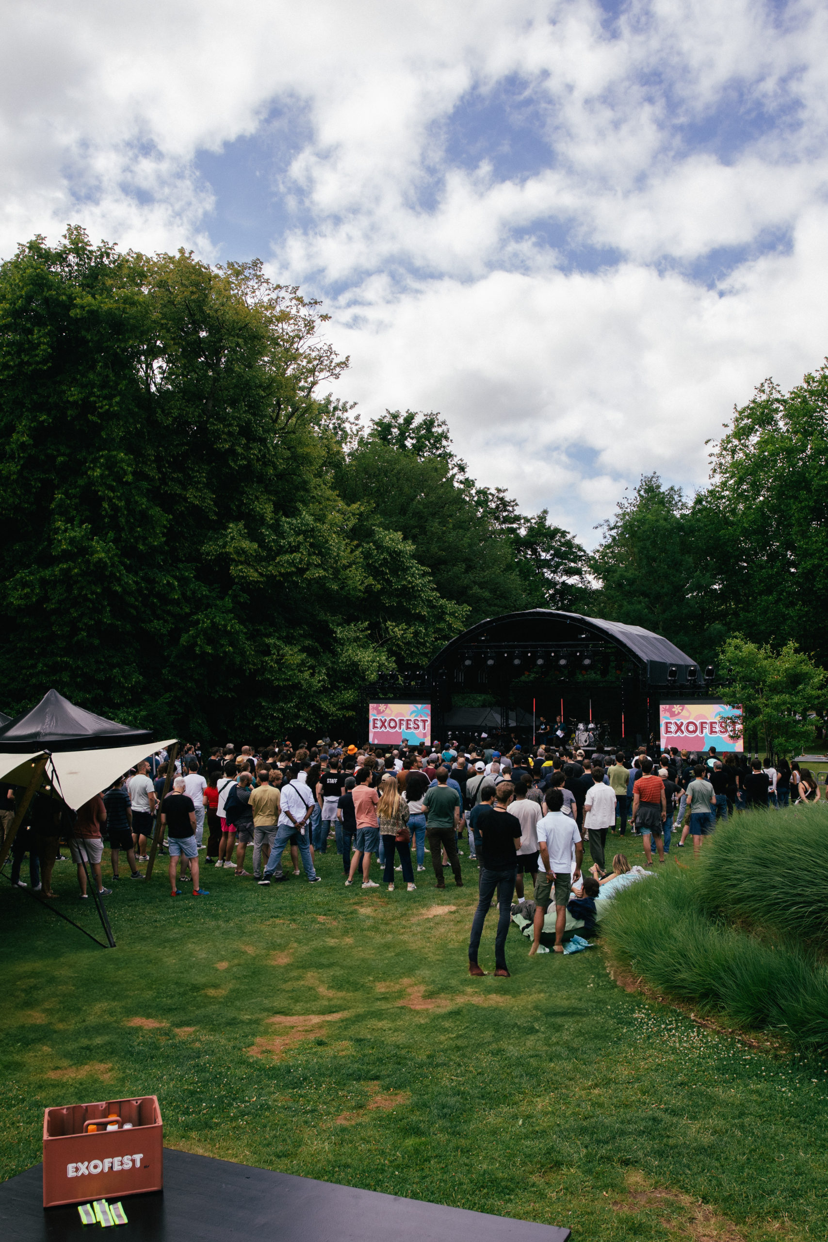 Agence événementielle  à Lille, NSA Concept organisant le festival EXOFEST en plein air avec une scène.
