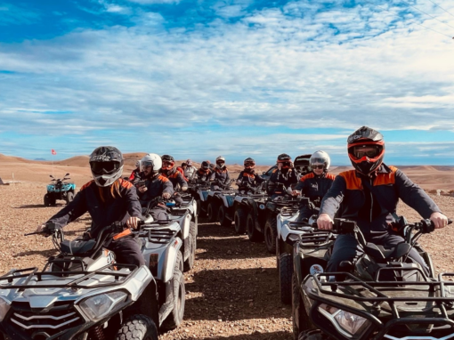 Quad à Marrakech Groupe de collaborateurs en sortie quad à Marrakech.